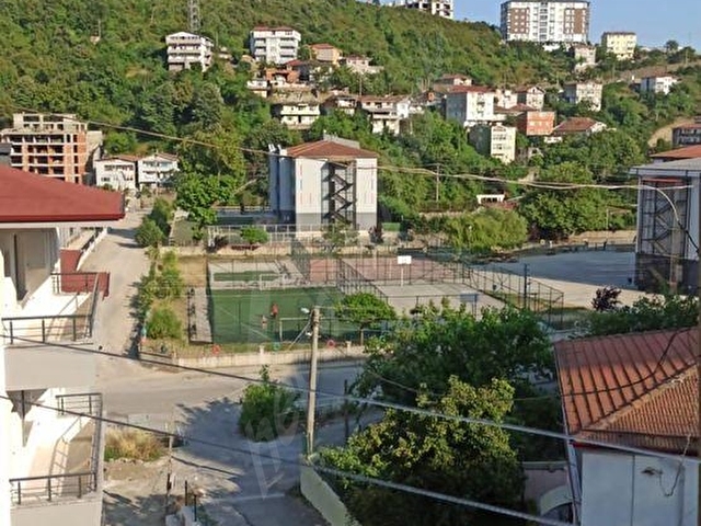 ZONGULDAK EREĞLİ KIRMACI MAHALLESİ OKULLAR BÖLGESİNDE SAHİLE YAKIN ANA YOL KENARI 3+1 KİRALIK DAİRE
