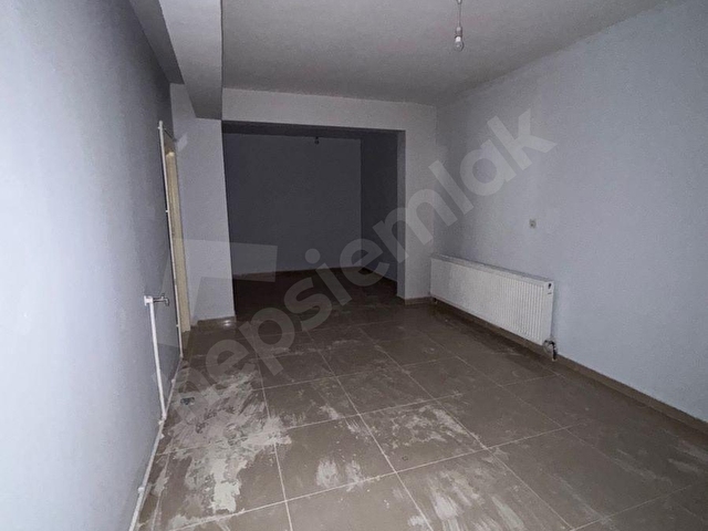 ACİL! ANA CADDEDE 220 m² MASRAFSIZ DÜKKAN – BU FİYATA KAÇMAZ! - Görsel 8