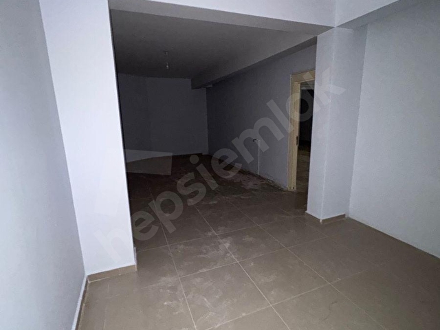 ACİL! ANA CADDEDE 220 m² MASRAFSIZ DÜKKAN – BU FİYATA KAÇMAZ! - Görsel 9