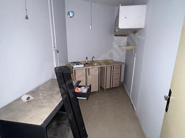 ACİL! ANA CADDEDE 220 m² MASRAFSIZ DÜKKAN – BU FİYATA KAÇMAZ! - Görsel 13