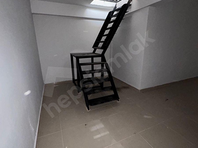 ACİL! ANA CADDEDE 220 m² MASRAFSIZ DÜKKAN – BU FİYATA KAÇMAZ! - Görsel 17