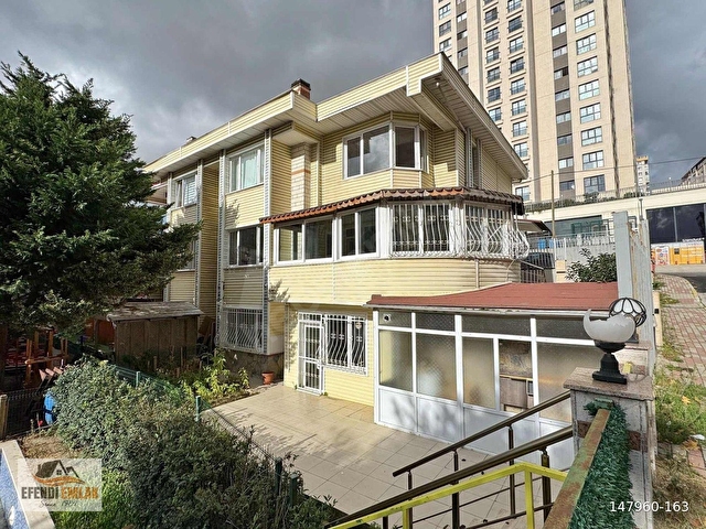 BEYLİKDÜZÜ BARIŞ MAHALLESİNDE BÜYÜK BAHÇELİ 5+1 KİRALIK VİLLA