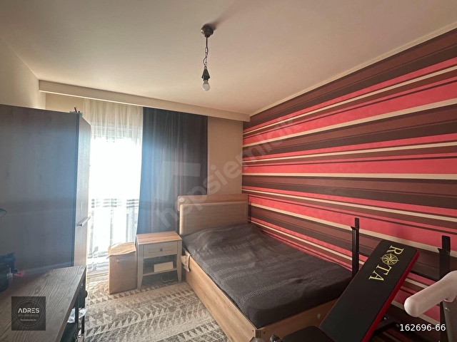 YENİŞEHİR DE GENİŞ 3+1 HAVUZLU JENERATÖRLÜ GİYİNME ODALI LÜX DAİRE SATILIK - Görsel 3