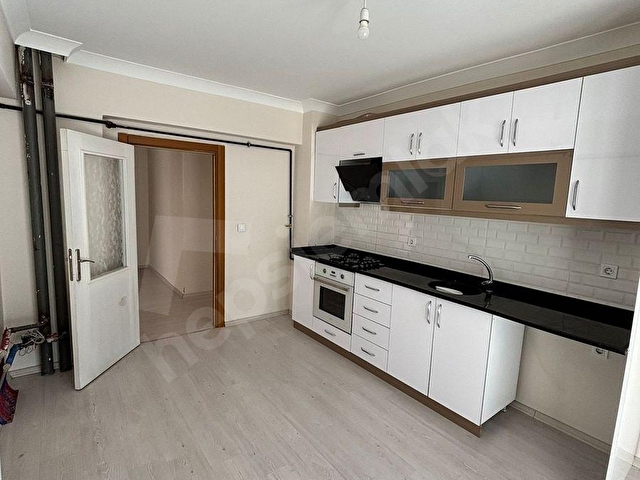 İKDAN AVCILAR MAHALLESİNDE 155 M2 NET MUAZZAM KİRALIK DAİRE - Görsel 4