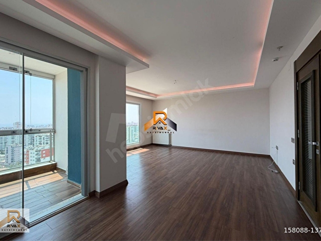 RİVAXTAN MANZARASIYLA ÖN PLANDA GENİŞ OTURUM MODERN MİMARİ 4+1 - Görsel 12