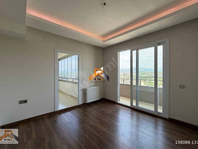 RİVAXTAN MANZARASIYLA ÖN PLANDA GENİŞ OTURUM MODERN MİMARİ 4+1 - Görsel 28