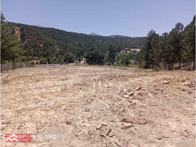 KARAR DAN TAVAS AKYARDA 2050M2 ETRAFI ÇEVRİLİ ASFALT CEPHE TARLA - Görsel 11