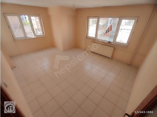 KARDEŞTEN EDREMİT MERKEZDE ASANSÖRLÜ JEOTERMALLİ AYRI MUTFAKLI ARA KAT GENİŞ 2+1 DAİRE - Görsel 5