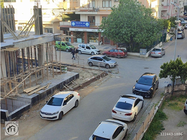 KARDEŞTEN EDREMİT MERKEZDE ASANSÖRLÜ JEOTERMALLİ AYRI MUTFAKLI ARA KAT GENİŞ 2+1 DAİRE