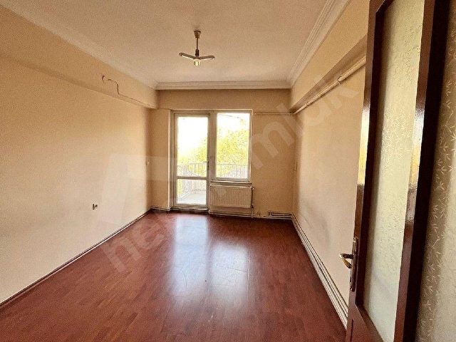 ÇATALÇEŞME CADDE ÜZERİNDE 150 M2 2+1 ASONSÖRLÜ SATILIK GENİŞ FERAH DAİRE ÇINARA BAYRAMYERİNE YÜRÜME - Görsel 3