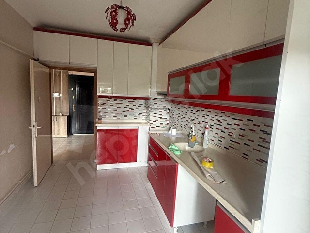 İPEK EMLAKTAN SATILIK 75. YIL MAHALLESİNDE 3+1 DAİRE