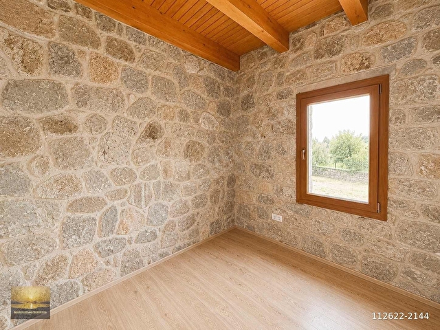 Müstakil taş ev düzayak konumlu 500 m2 arsa içinde ortak havuzlu - Görsel 3