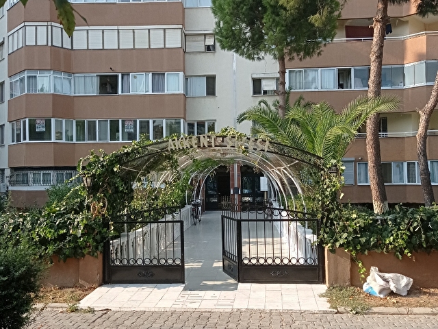 Bayrakli Fatih Caddesinde 3 1 Maseafsiz Kiralik Daire 80628 643 Hurriyet Emlak