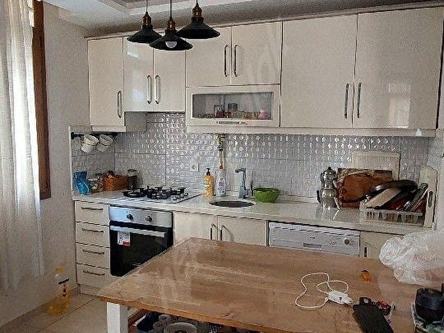 DİKİLİ GAZİPAŞA MAHALLESİNDE SİTE İÇERİSİNDE DOĞALGAZLI KLİMA ISITMALI FULL EŞYALI 4+1 SATILIK VİLLA - Görsel 6