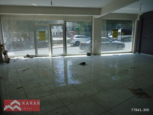 TOPRAKLIKTA 130M2 OTOMATİK KEPENKLİ OTOGAR ÜÇGEN YAKINI ÖNÜ AÇIK
