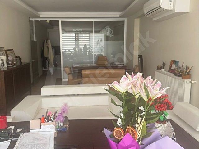 BÜYÜKÇEKMECE MERKEZDE BANKALAR CADDESİNDE 1+1 BAKIMLI OFİS - Görsel 3
