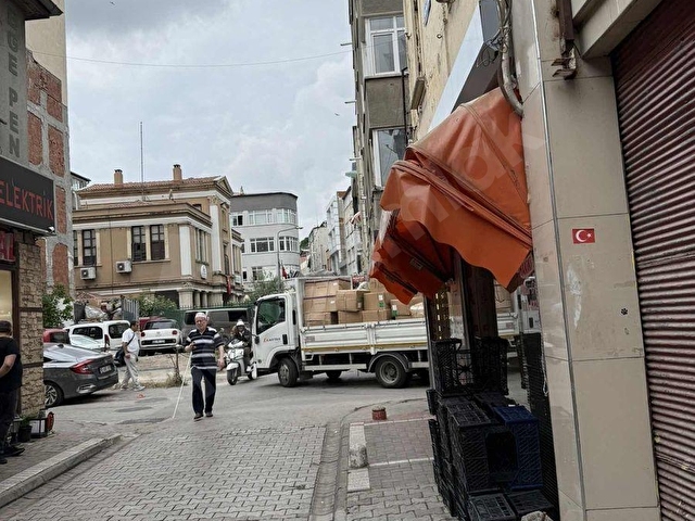 SAATHANE MEYDANINDA TİCARETİN KALBİNDE KOMPLE KİRALIK BİNA - Görsel 7