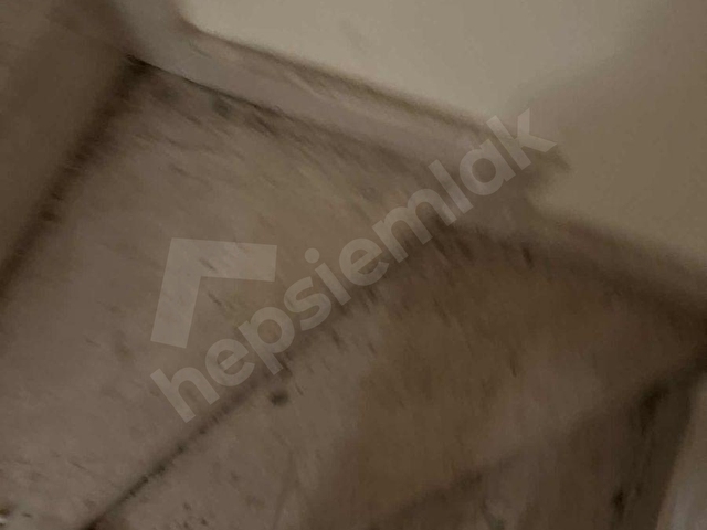 SAATHANE MEYDANINDA TİCARETİN KALBİNDE KOMPLE KİRALIK BİNA - Görsel 12