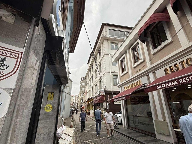 SAATHANE MEYDANINDA TİCARETİN KALBİNDE KOMPLE KİRALIK BİNA - Görsel 2