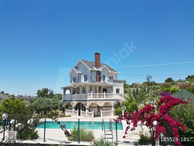 ALANYA İNCEKUM’DA EŞSİZ KONUMDA SATILIK LÜKS VİLLA 7+2