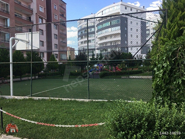 ÖZCAN EMLAK FARKIYLA CADDE ÜZERİNDE BAKIMLI 3+1 DAİRE