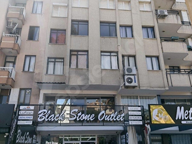 Beyaz Emlak tan Ulus meydanı Çarşı merkezde 230 mk 3 katlı dükkan mağaza KİRALIK. - Görsel 2
