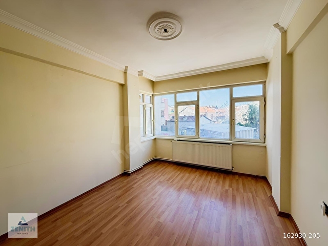 Zenith Real Estate Çarşı Merkezde Geniş Mutfaklı Satılık 2+1 - Görsel 11