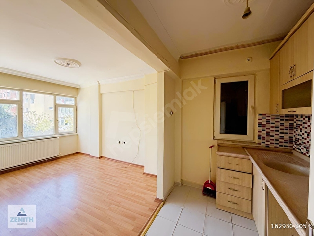 Zenith Real Estate Çarşı Merkezde Geniş Mutfaklı Satılık 2+1 - Görsel 9