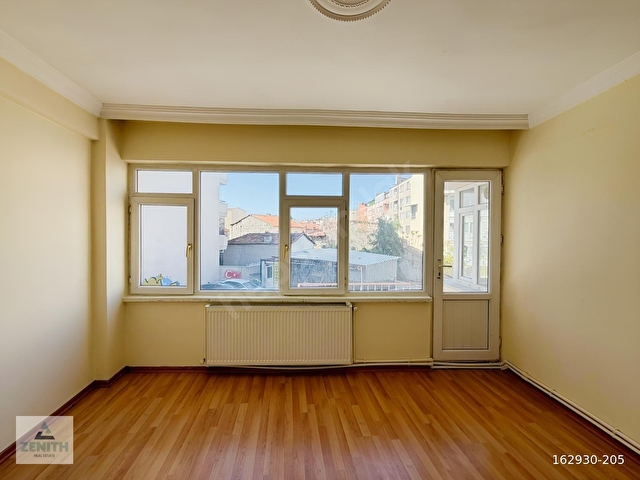 Zenith Real Estate Çarşı Merkezde Geniş Mutfaklı Satılık 2+1 - Görsel 4
