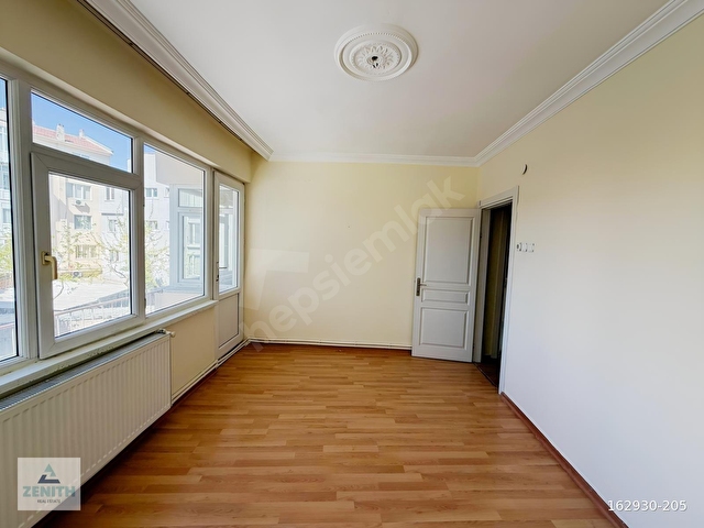 Zenith Real Estate Çarşı Merkezde Geniş Mutfaklı Satılık 2+1 - Görsel 5