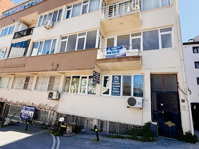 Zenith Real Estate Çarşı Merkezde Geniş Mutfaklı Satılık 2+1