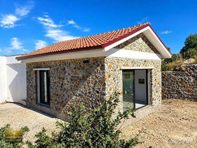 Bodrumda Satılık Müstakil Ev Tek Katlı Büyük Bahçeli Yeni Villa
