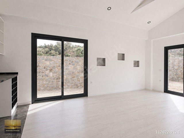 Bodrumda Satılık Müstakil Ev Tek Katlı Büyük Bahçeli Yeni Villa - Görsel 3