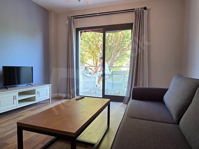 ÇEŞME AYASARANDA, DENİZE SIFIR TURİSTİK TESİSTE SÜİT DAİRE - Görsel 11