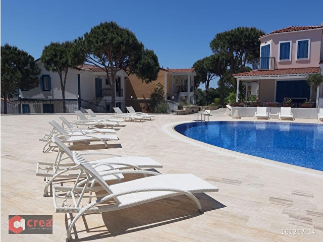 ÇEŞME AYASARANDA, DENİZE SIFIR TURİSTİK TESİSTE SÜİT DAİRE - Görsel 29