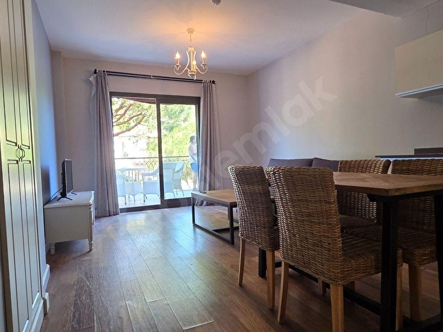 ÇEŞME AYASARANDA, DENİZE SIFIR TURİSTİK TESİSTE SÜİT DAİRE - Görsel 9