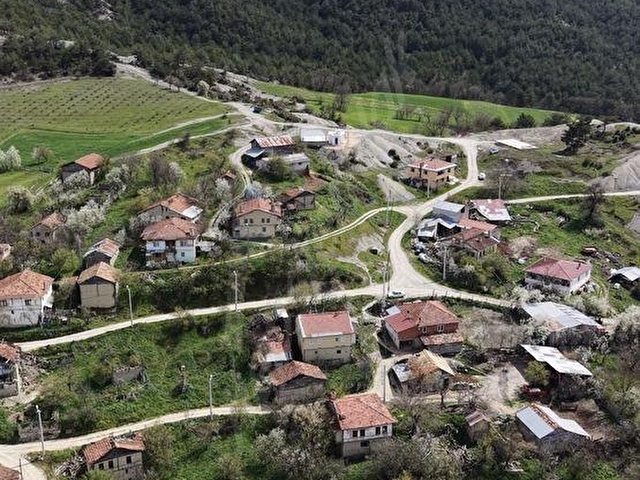 İmarlı İkiye Bölünebilen Arsa  Köy içi bolu göynük gökçesaray köyü - Görsel 5