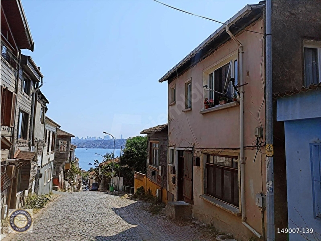 BEYKOZ YALIKÖY DE MUHTEŞEM DENİZ MANZARALI 3 KATLI BAHÇELİ EV