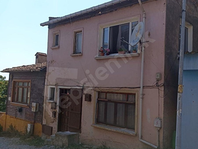 BEYKOZ YALIKÖY DE MUHTEŞEM DENİZ MANZARALI 3 KATLI BAHÇELİ EV - Görsel 9