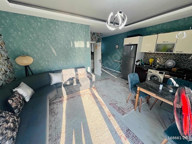 HAVUZLU SİTEDE 1+1 TERASLI EŞYALI KÖŞE DAİRE METROBÜSE YAKIN - Görsel 3