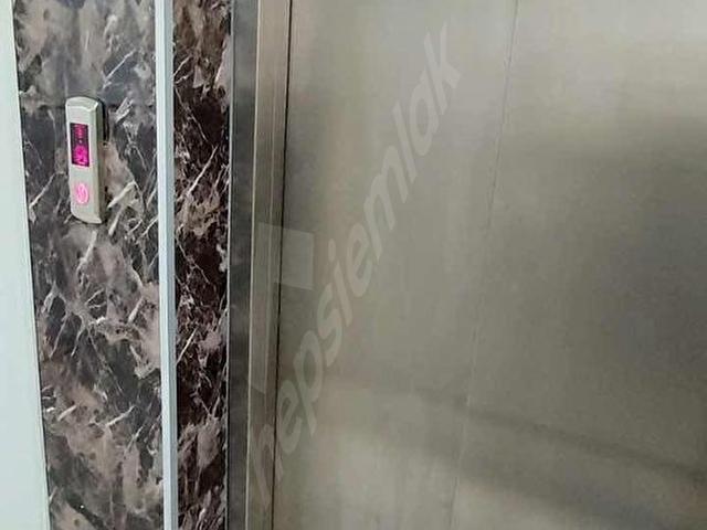 HAVUZLU SİTEDE 1+1 TERASLI EŞYALI KÖŞE DAİRE METROBÜSE YAKIN - Görsel 8