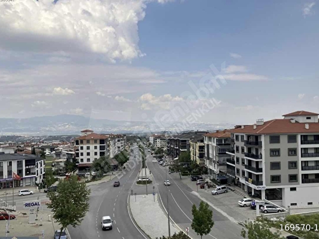 ŞEMİKLERDE CADDE ÜZERİ SATILIK EBEVEYN BANYOLU 3+1 LÜX