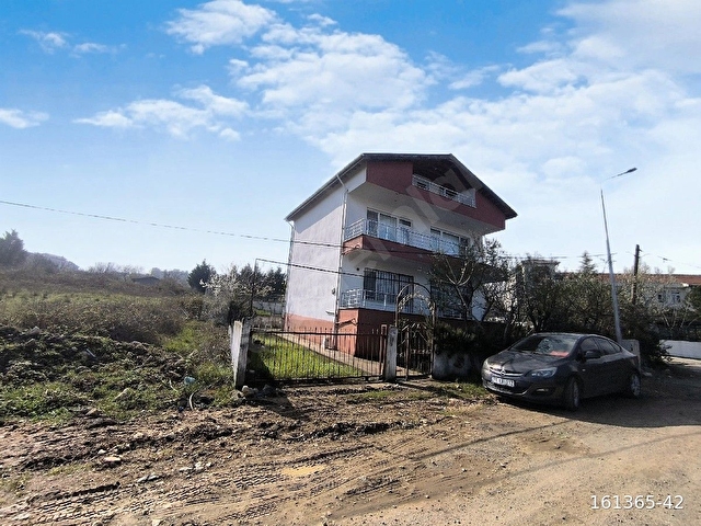 ÇALICA DA 324M2 ARSA İÇERİSİNDE 3 KATLI 2008 YAPIMI VİLLA