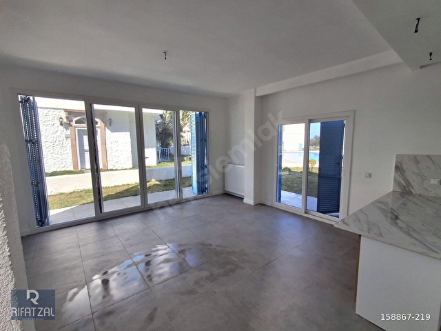 Ayvalık Şirinkent İlios Evlerinde Deniz manzaralı 4+2 Villa - Görsel 4