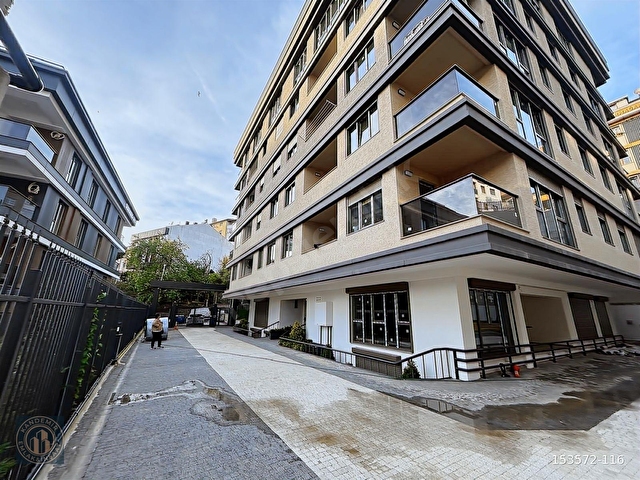 ÜSKÜDAR MERKEZ NEVÇARŞI YANINDA 2+1 OTOPARKLI DAİRE - Görsel 2