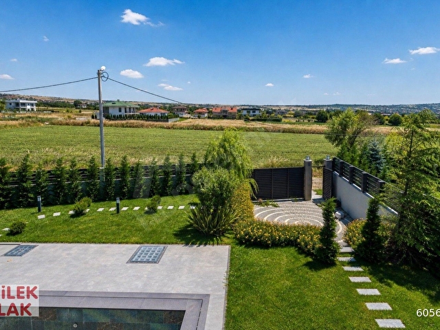 Silivri Ortaköyde Akıllı Ev Sistemli Lüks 7+1 Villa | Havuzlu | 652 m² Arsa - Görsel 19
