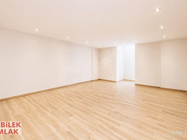 Silivri Ortaköyde Akıllı Ev Sistemli Lüks 7+1 Villa | Havuzlu | 652 m² Arsa - Görsel 24