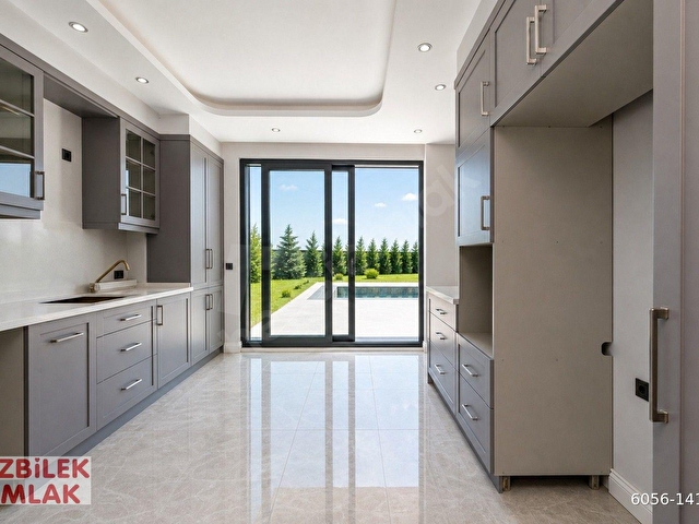 Silivri Ortaköyde Akıllı Ev Sistemli Lüks 7+1 Villa | Havuzlu | 652 m² Arsa - Görsel 5