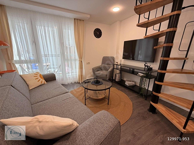 7 TEPEYE 2 DAKİKA GÜVENLİKLİ SİTEDE SIFIR EŞYALI BALKONLU 1+1