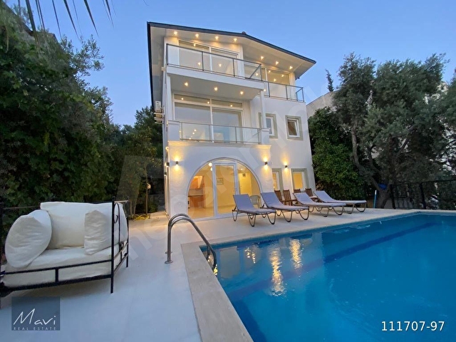 Kalkan Kalamarda, 4+1 müthiş deniz manzaralı,özel havuzlu  villa